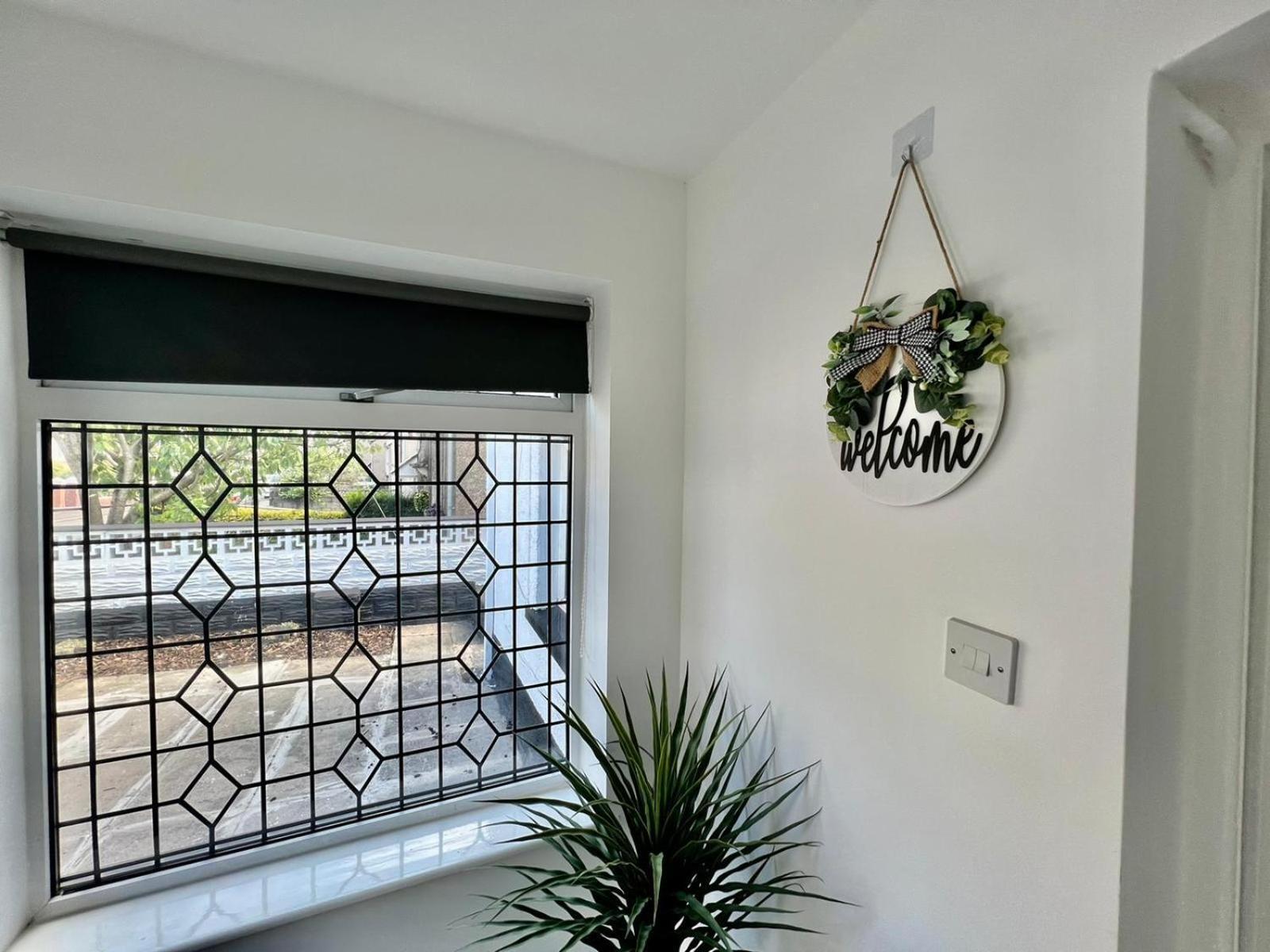 Executive 3 Bedroom Port Talbot Town Centre Margam Sleeps 7 מראה חיצוני תמונה