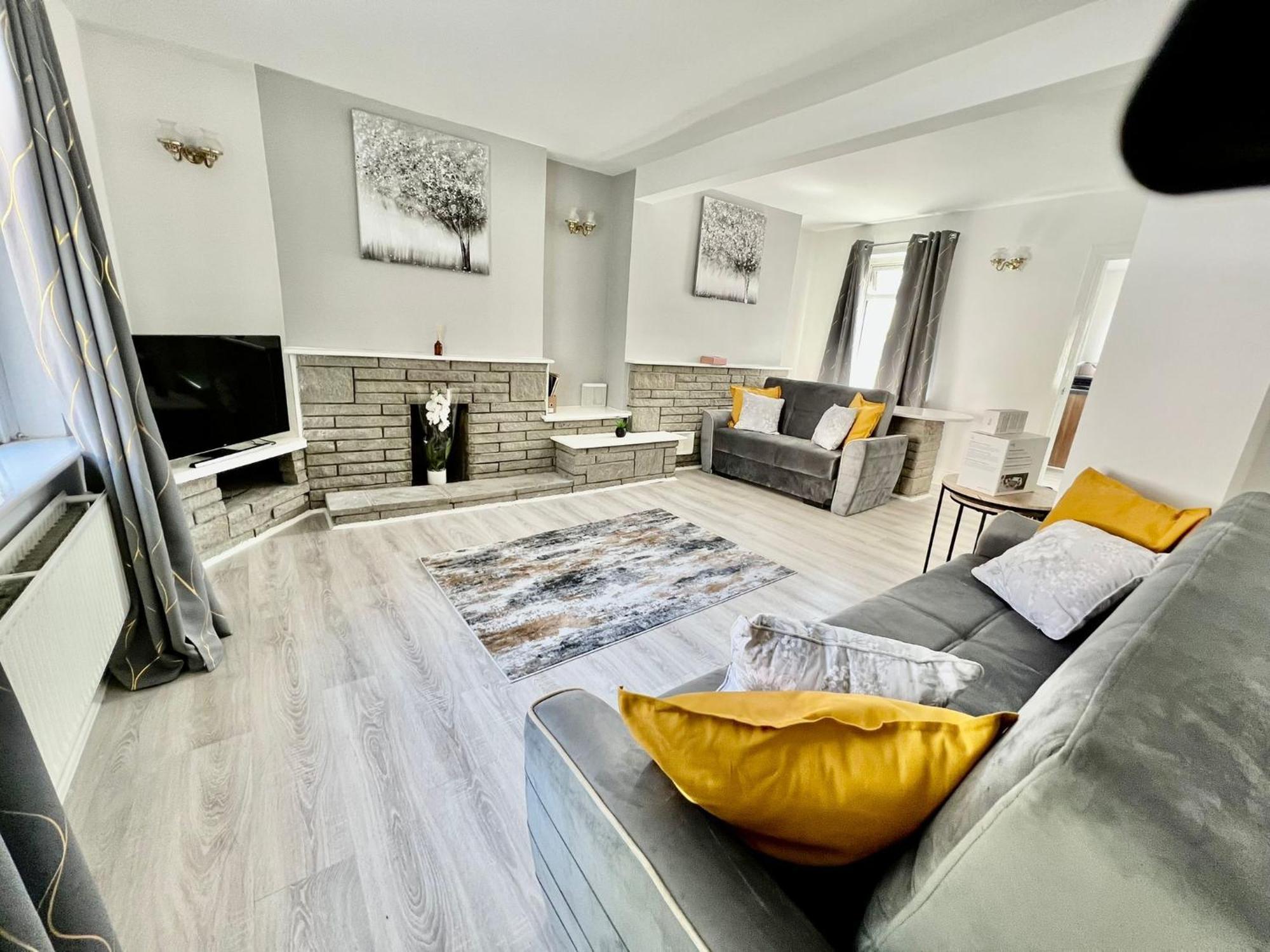 Executive 3 Bedroom Port Talbot Town Centre Margam Sleeps 7 מראה חיצוני תמונה